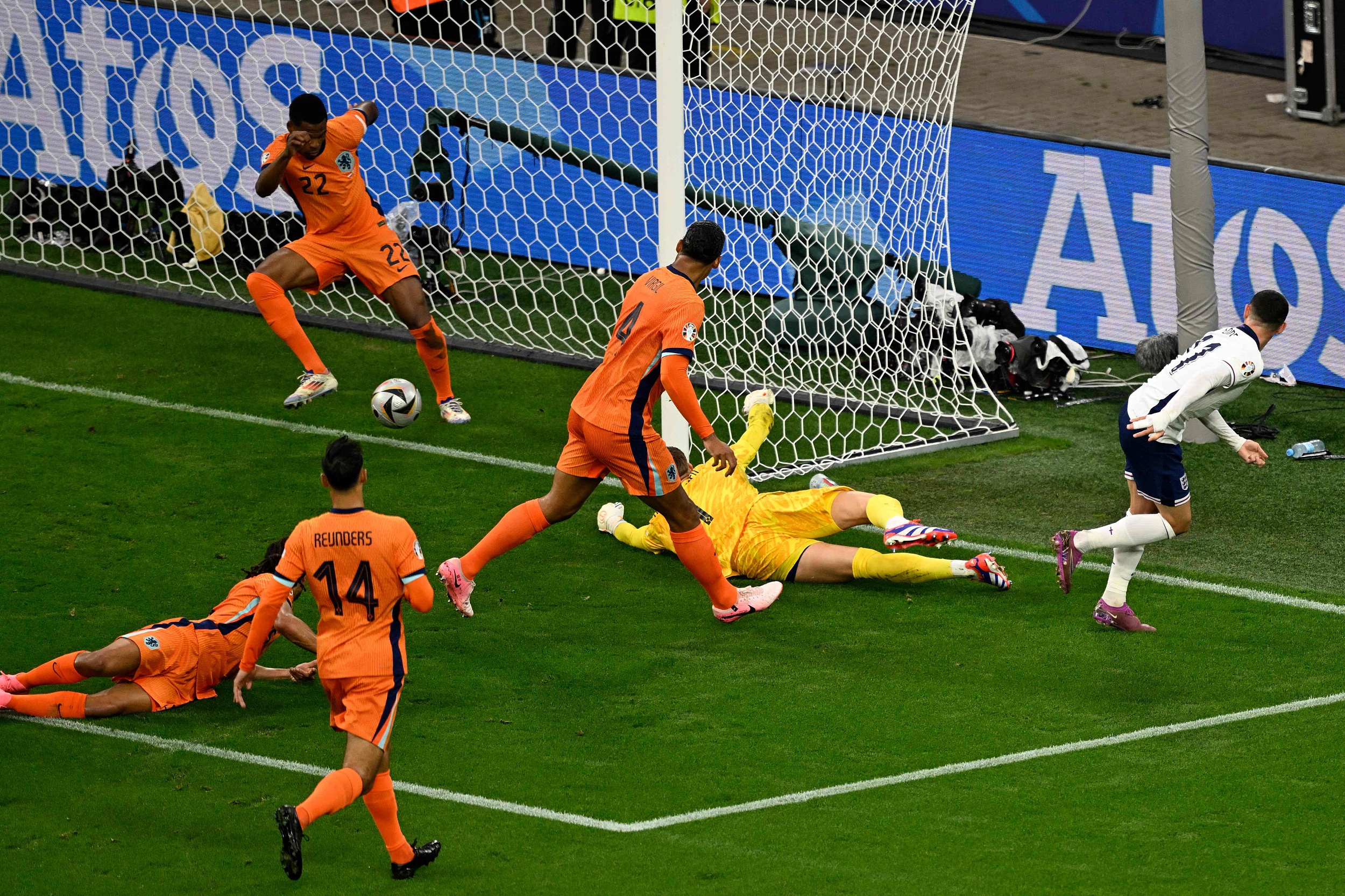 英格兰遭遇乌克兰翻盘,小组赛前景堪忧的简单介绍 英格兰遭遇乌克兰翻盘,小组赛前景堪忧的简单介绍