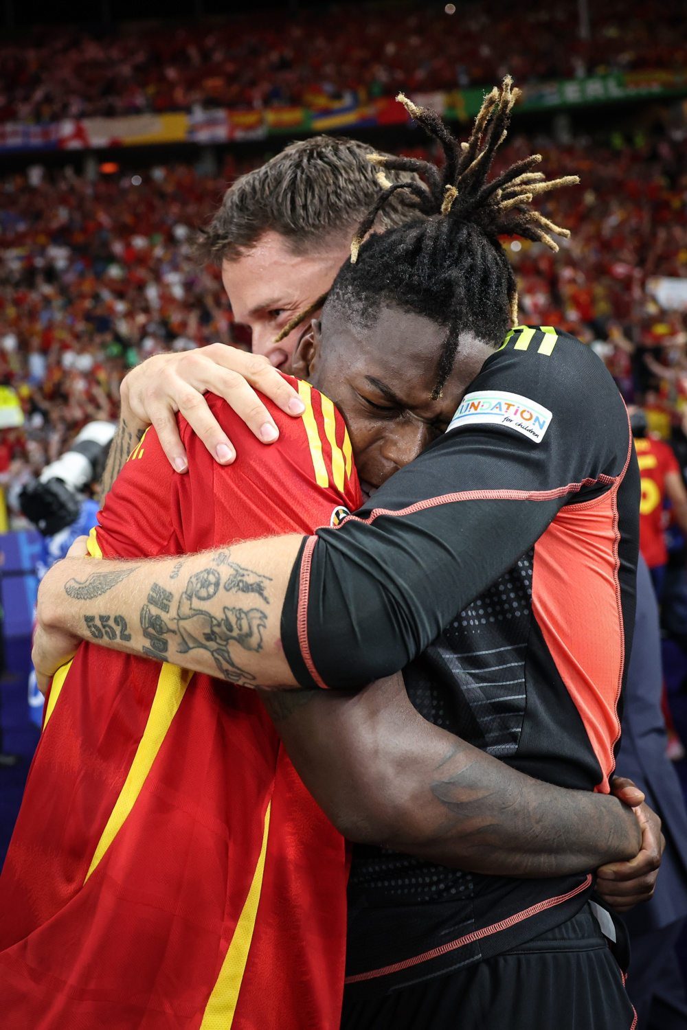 爱游戏体育地址-关于西班牙球员发挥出色，大胜对手晋级欧锦赛的信息