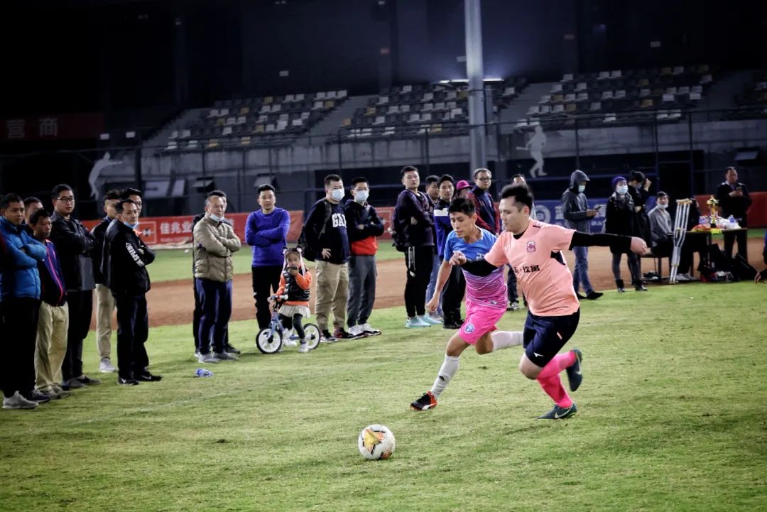 冠军球队争霸!明星赛事开启,粉丝狂热支持(ultimate football club 冠军球会) 冠军球队争霸!明星赛事开启,粉丝狂热支持(ultimate football club 冠军球会)