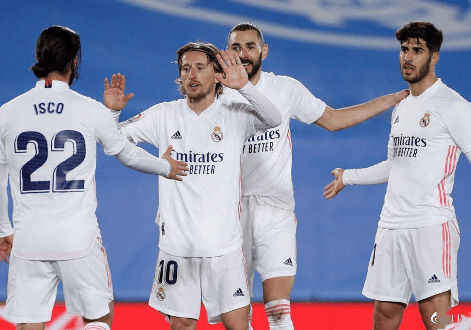 包含皇家社会球员士气高昂追赶榜首的词条