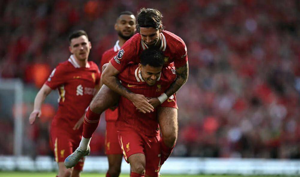 利物浦主场气氛火爆,球迷助威成强大后盾 利物浦主场气氛火爆,球迷助威成强大后盾