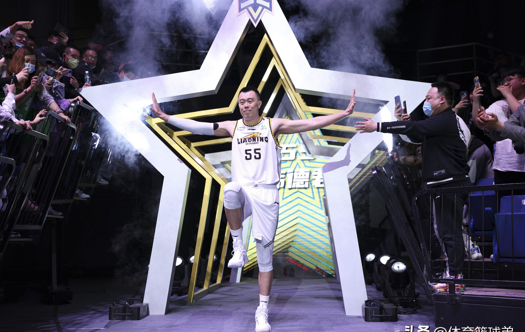 辽宁队成为本场最大亮点，CBA季后赛瞬间破防，逆转