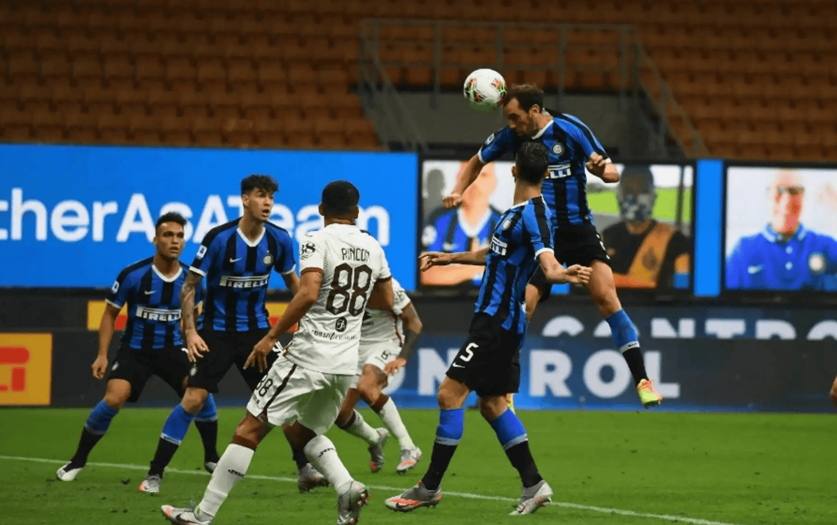 国际米兰客场大胜,领先意甲竞争对手 国际米兰客场大胜,领先意甲竞争对手