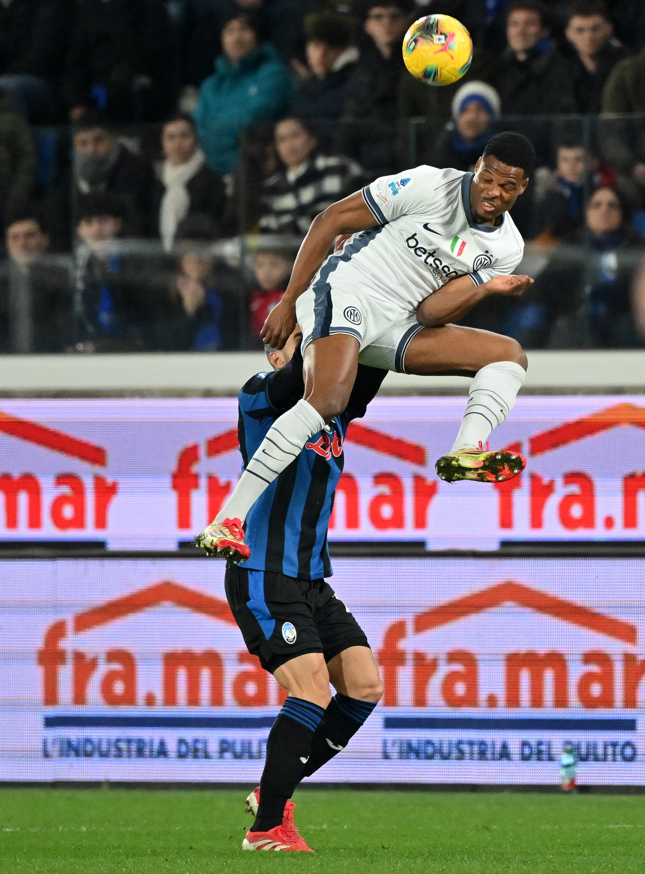 国际米兰客场大胜,领先意甲竞争对手 国际米兰客场大胜,领先意甲竞争对手