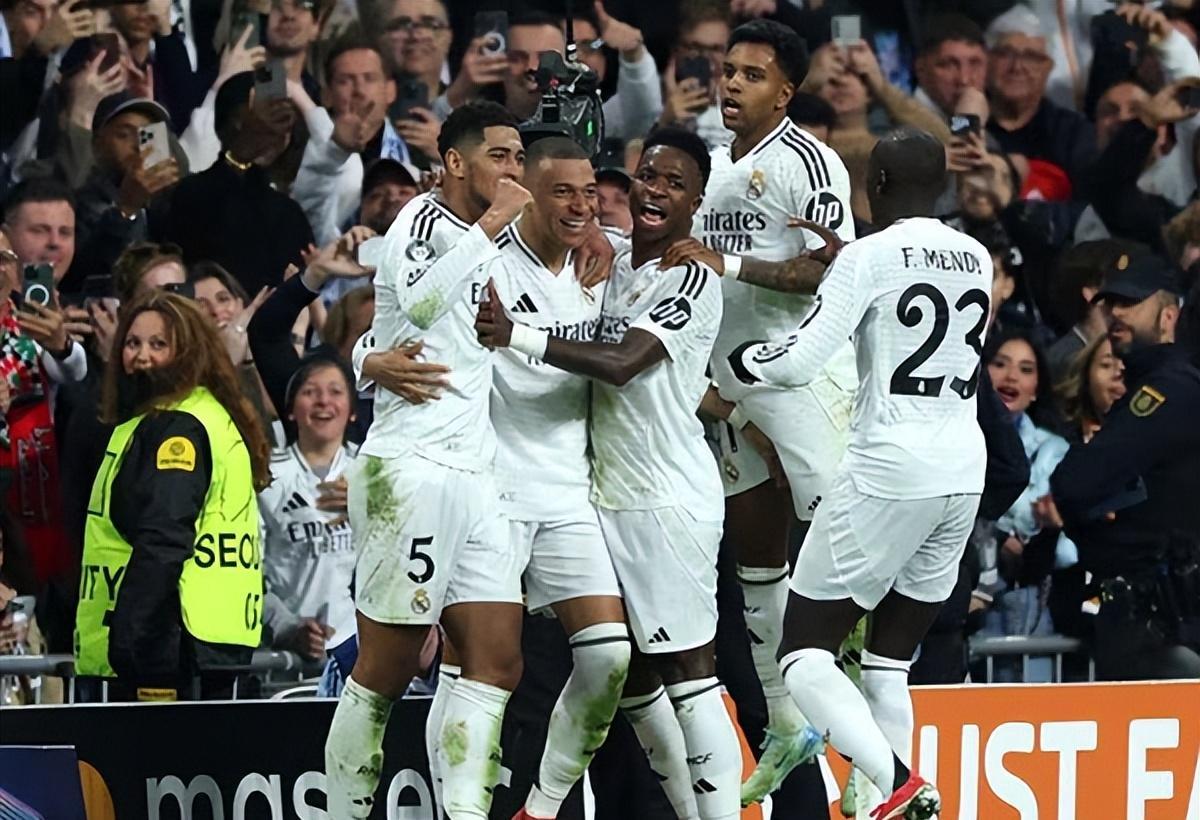 曼城锋线火力全开,欧冠主场双杀对手 曼城锋线火力全开,欧冠主场双杀对手