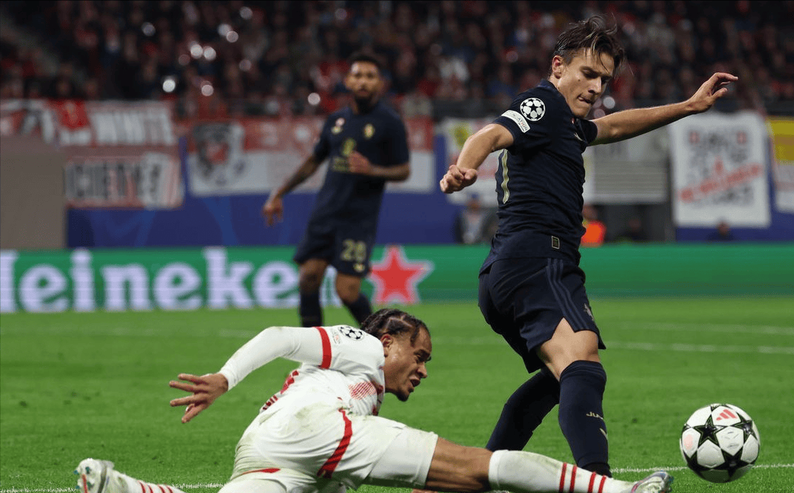 爱游戏体育地址-尤文图斯客场被逼平，欧冠积分再度受挫！