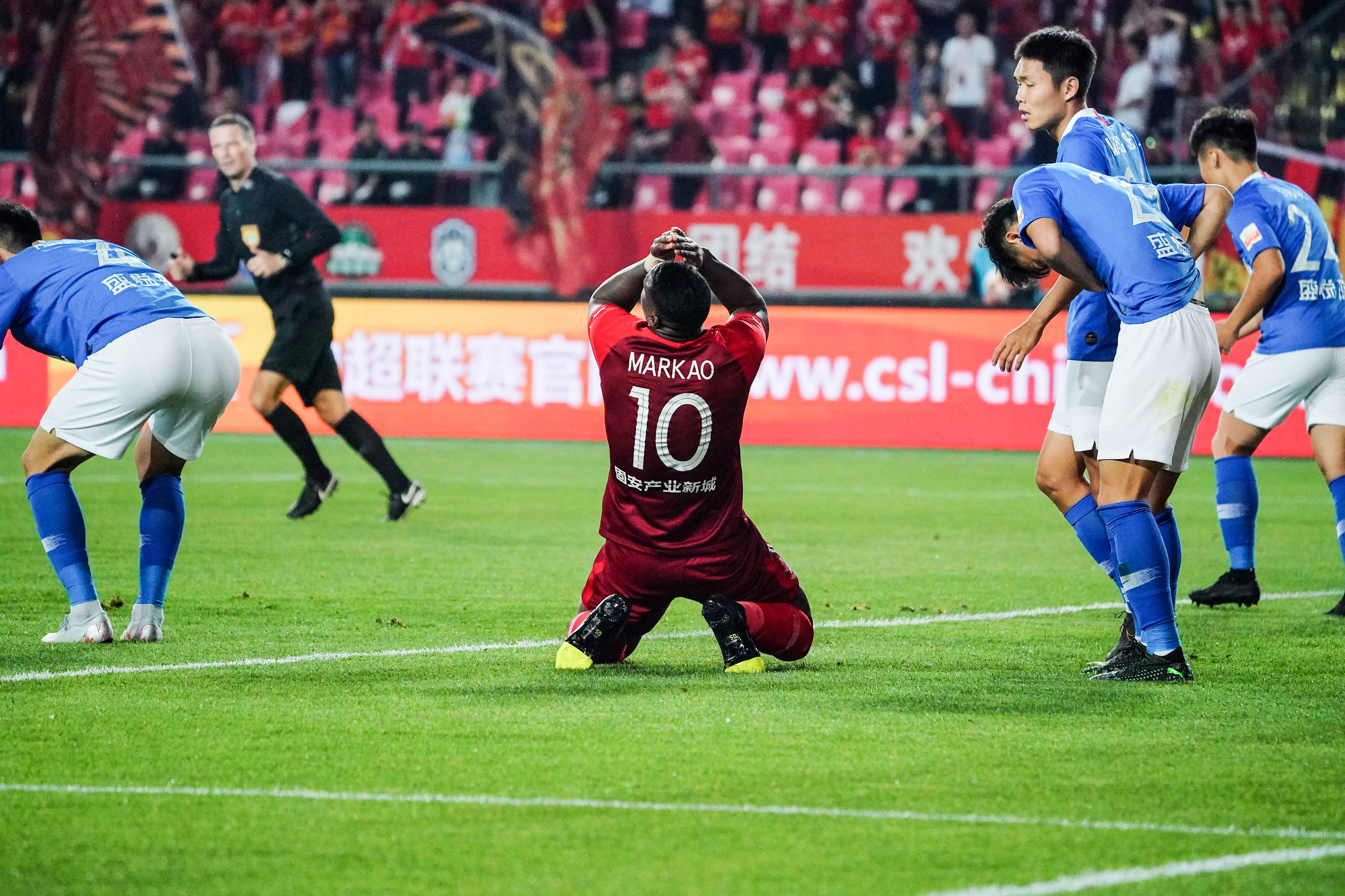 爱游戏体育下载-关于恒大连胜权健，吴兴涵接传破门进球的信息