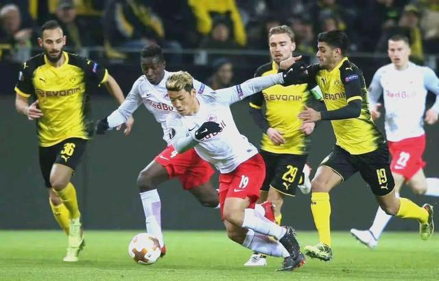 爱游戏官网网页版入口-欧洲足球巨星交锋，两队实力对决现场火爆