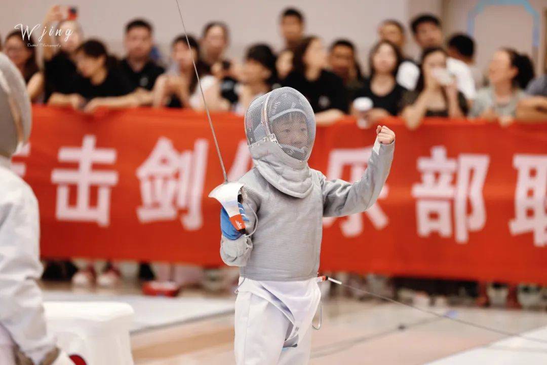 英国击剑选手实现突破性胜利