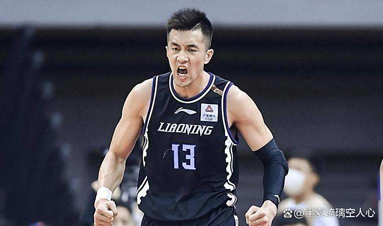 郭艾伦状况佳,率领上海队战胜深圳队 郭艾伦状况佳,率领上海队战胜深圳队