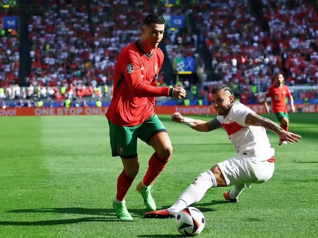 布拉格遭遇智利,欧洲杯预选赛关键战上演 布拉格遭遇智利,欧洲杯预选赛关键战上演