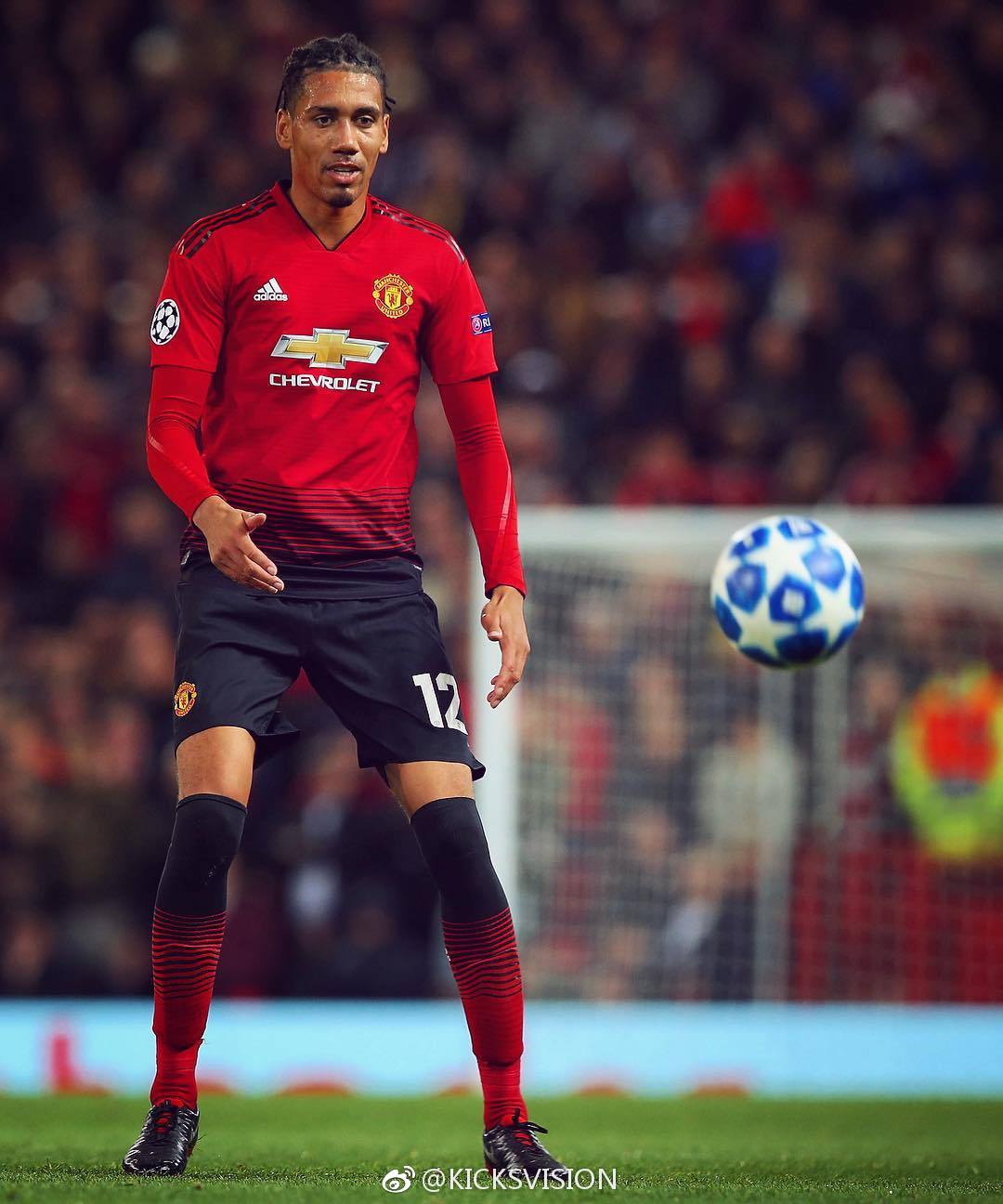 爱游戏-曼联大胜瓦伦西亚，神奇逆转保留希望