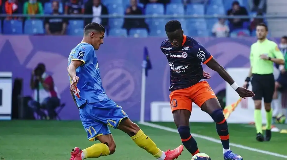 比赛精彩纷呈,球迷狂热追看实时更新的简单介绍 比赛精彩纷呈,球迷狂热追看实时更新的简单介绍