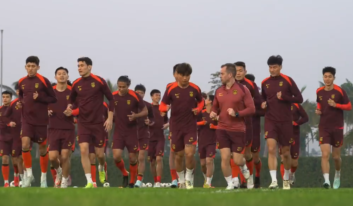 爱游戏官方入口-包含抢分艰难，球队展现团结拼搏精神的词条