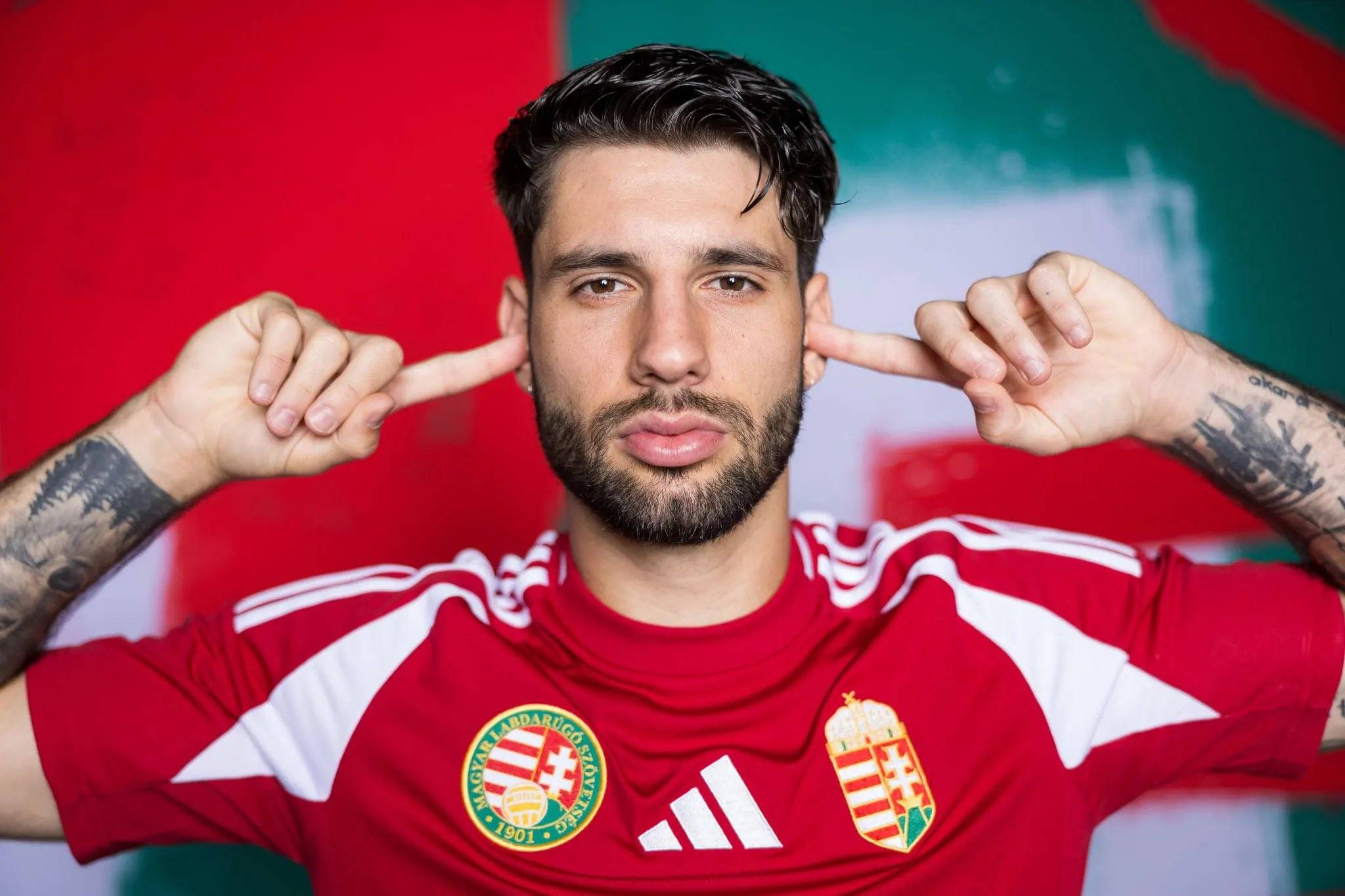 匈牙利队奋发向前，欧洲国家杯赛场斗志昂扬！