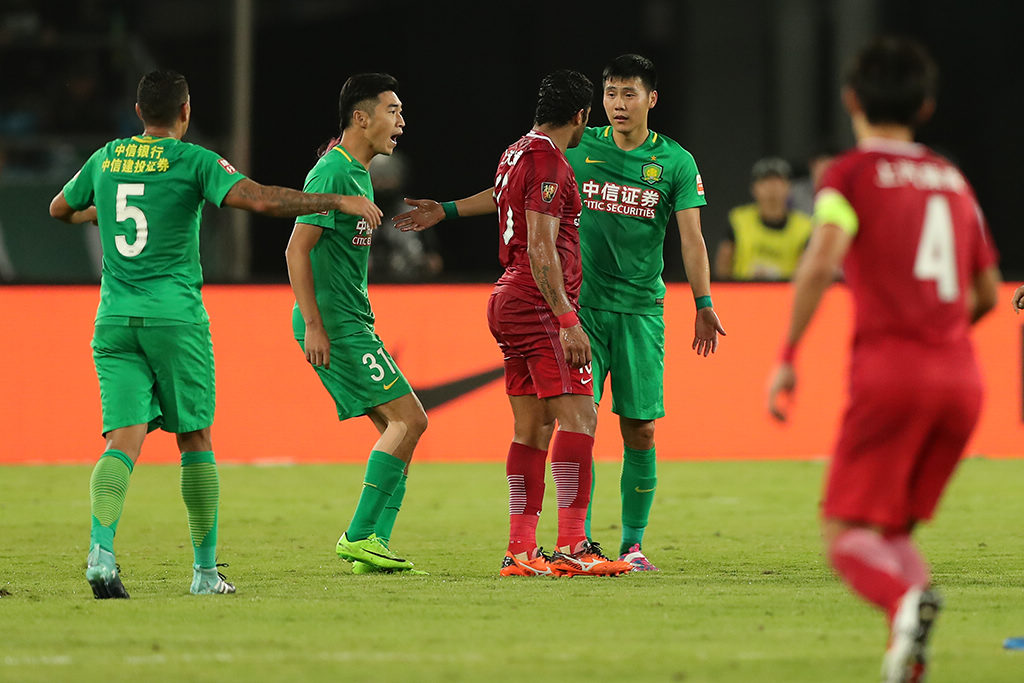 包含上港迎战国安，胜负难分谁能脱颖而出的词条