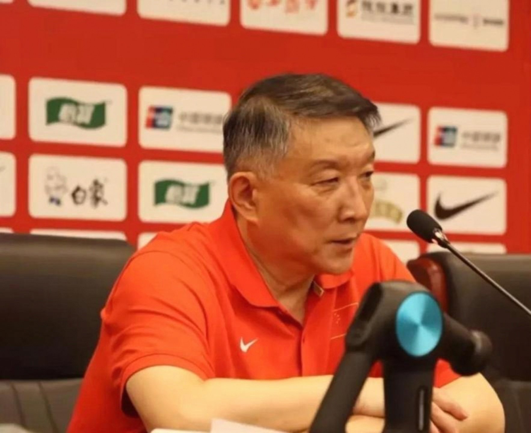 球队主教练因战绩不佳面临辞职压力 球队主教练因战绩不佳面临辞职压力