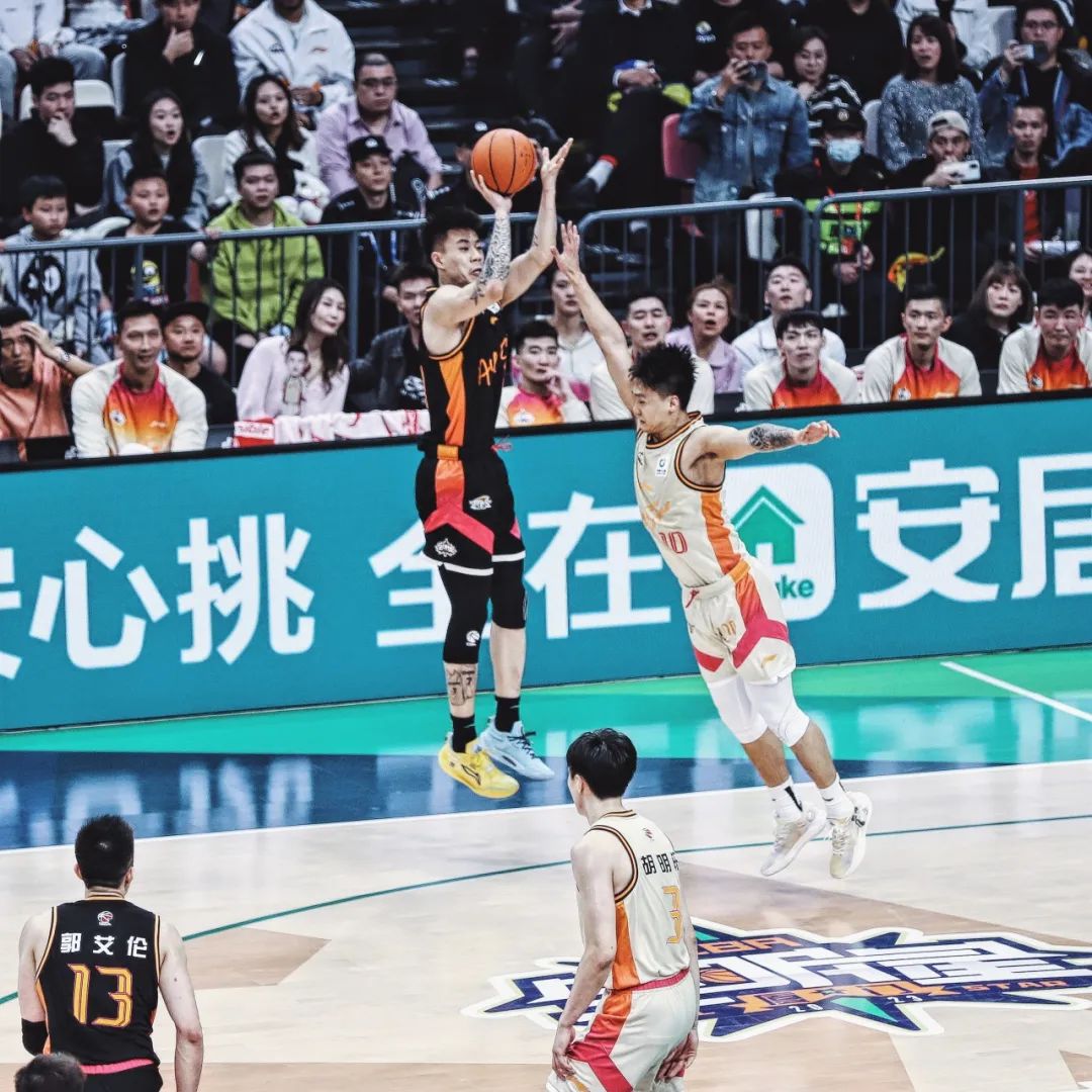 CBA明星对抗赛精彩上演，球员技术各显神通